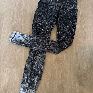 ❗️SOLD ❗️Lululemon Athletica Black and White Leggings